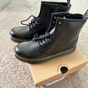 NWT Doc Martens Zavala D